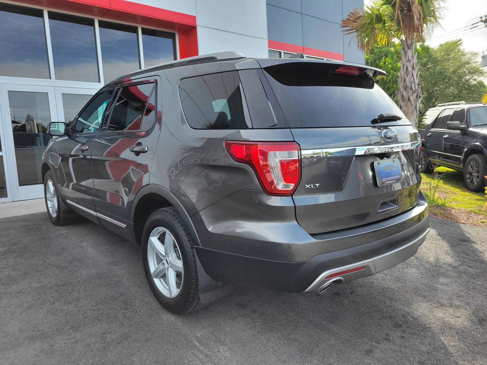 Used 2016 Ford Explorer XLT AWD/4WD image 6