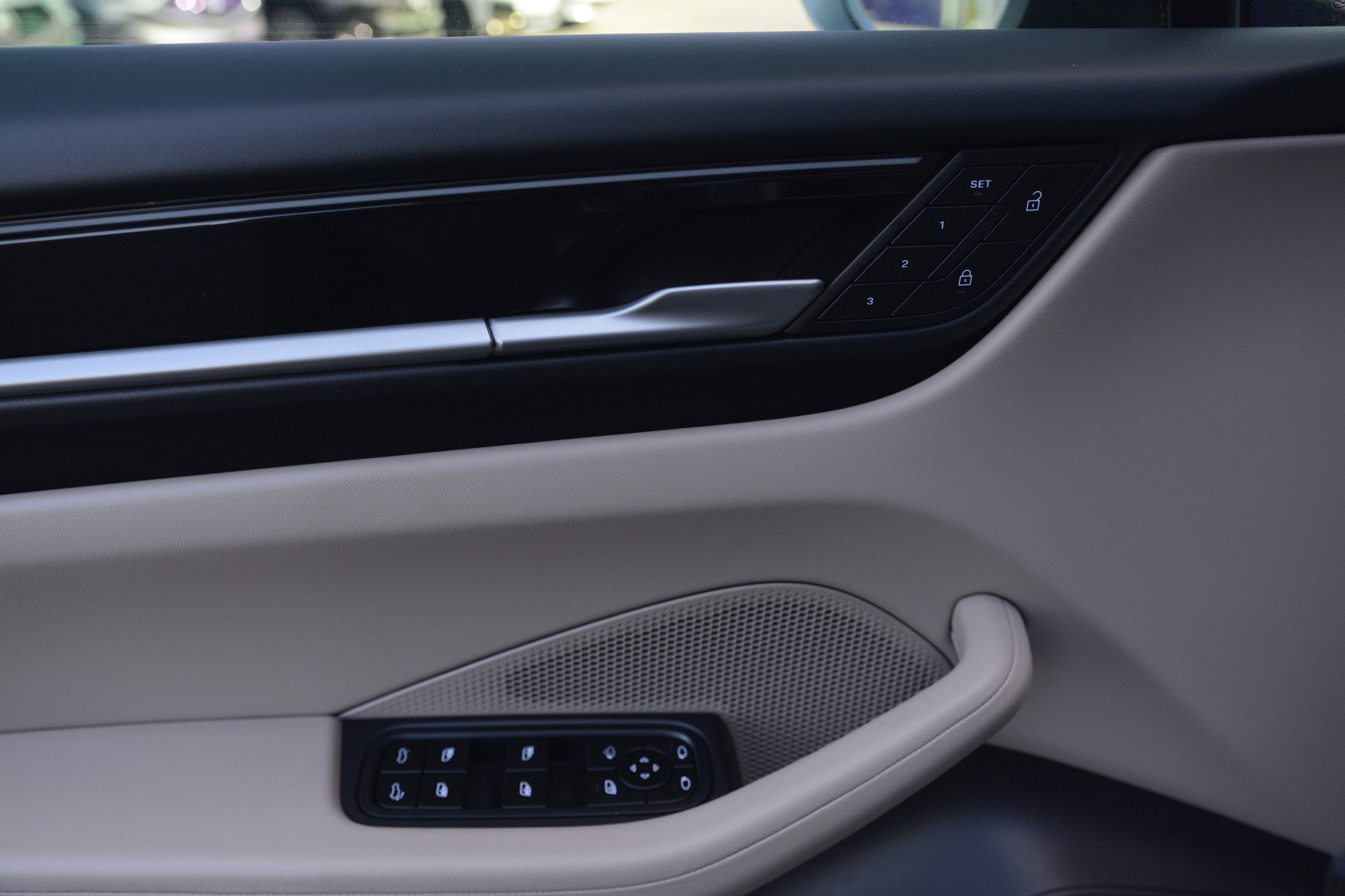 Certified 2025 Porsche Macan 4 Electric image 14