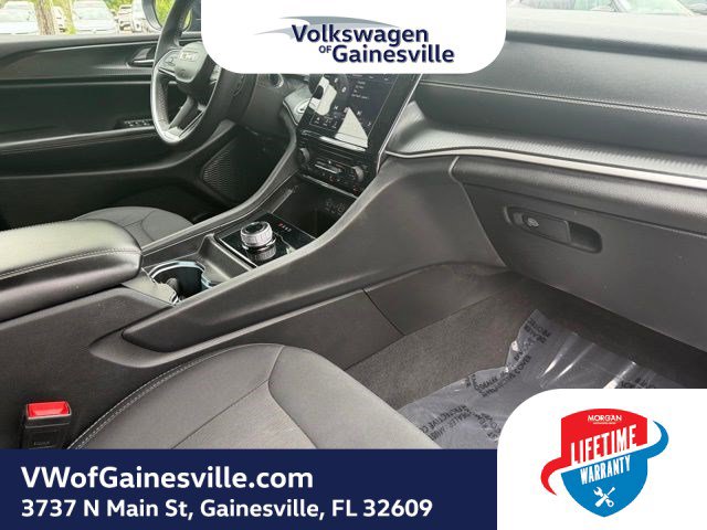 Used 2023 Jeep Grand Cherokee Laredo RWD image 12