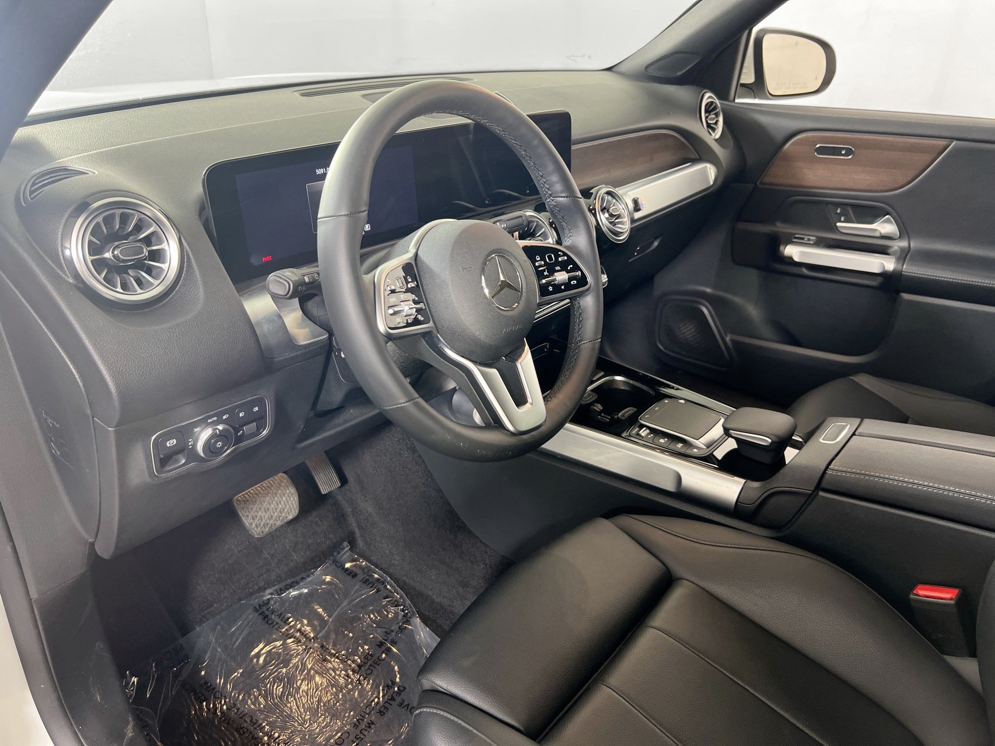 Used 2022 Mercedes-Benz GLB 250 4MATIC image 9