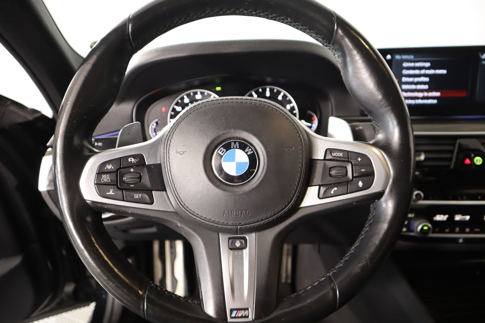 Used 2017 BMW 540i xDrive image 3