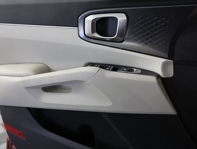 Certified 2025 Kia Sorento S w/ Panoramic Sunroof Package image 25