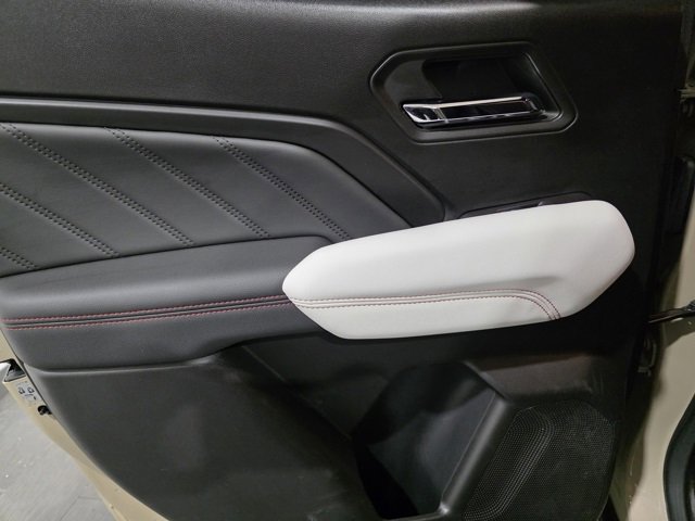 Used 2024 GMC Canyon AT4X image 11