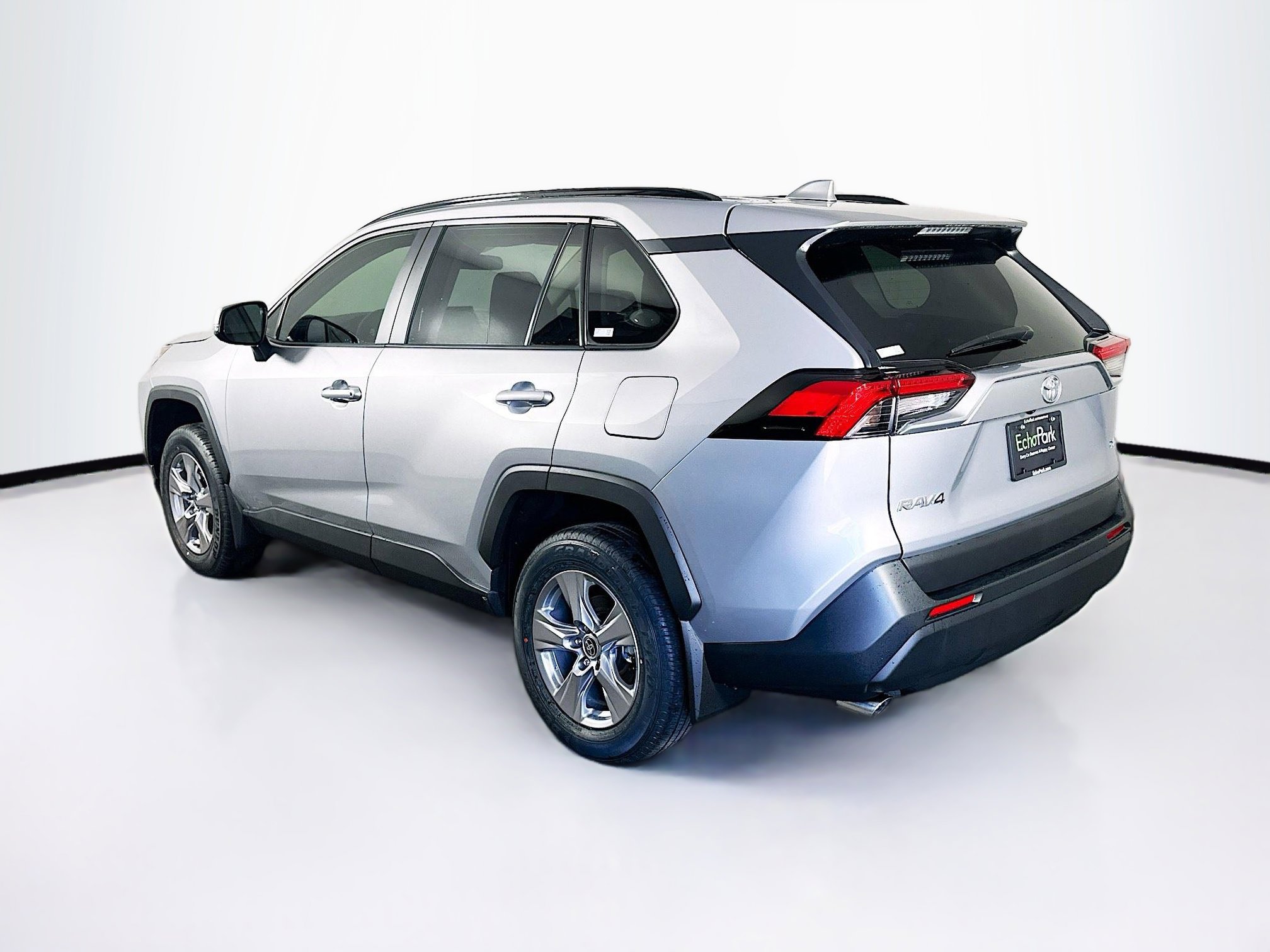 Used 2025 Toyota RAV4 XLE w/ Convenience Package image 5