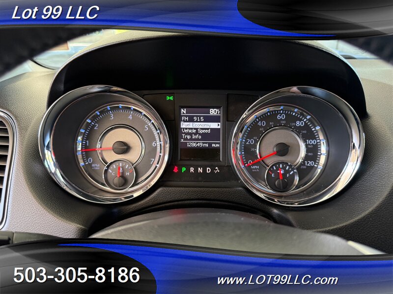 Used 2013 Chrysler Town & Country Touring FWD image 17