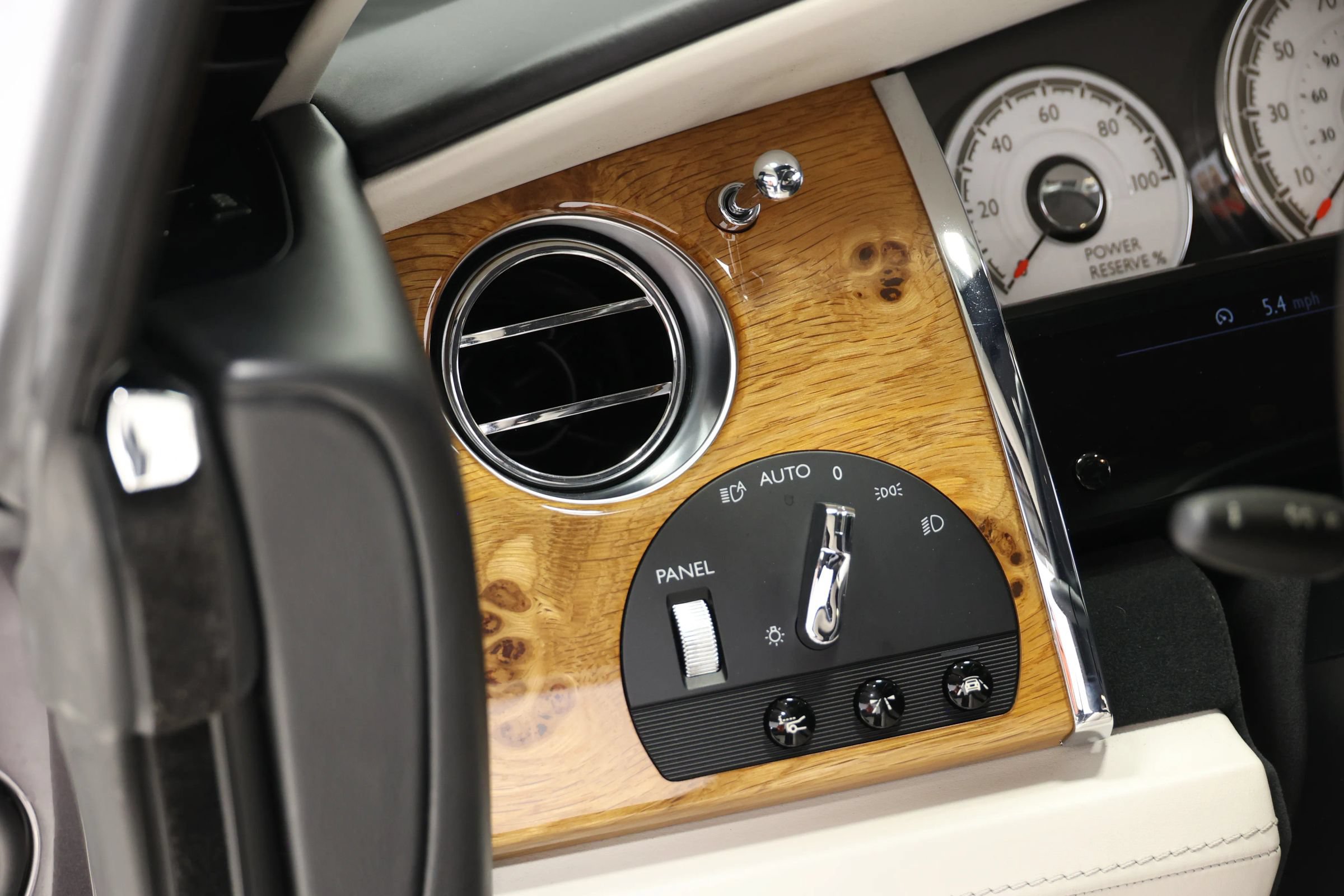 Used 2017 Rolls-Royce Wraith RWD image 29