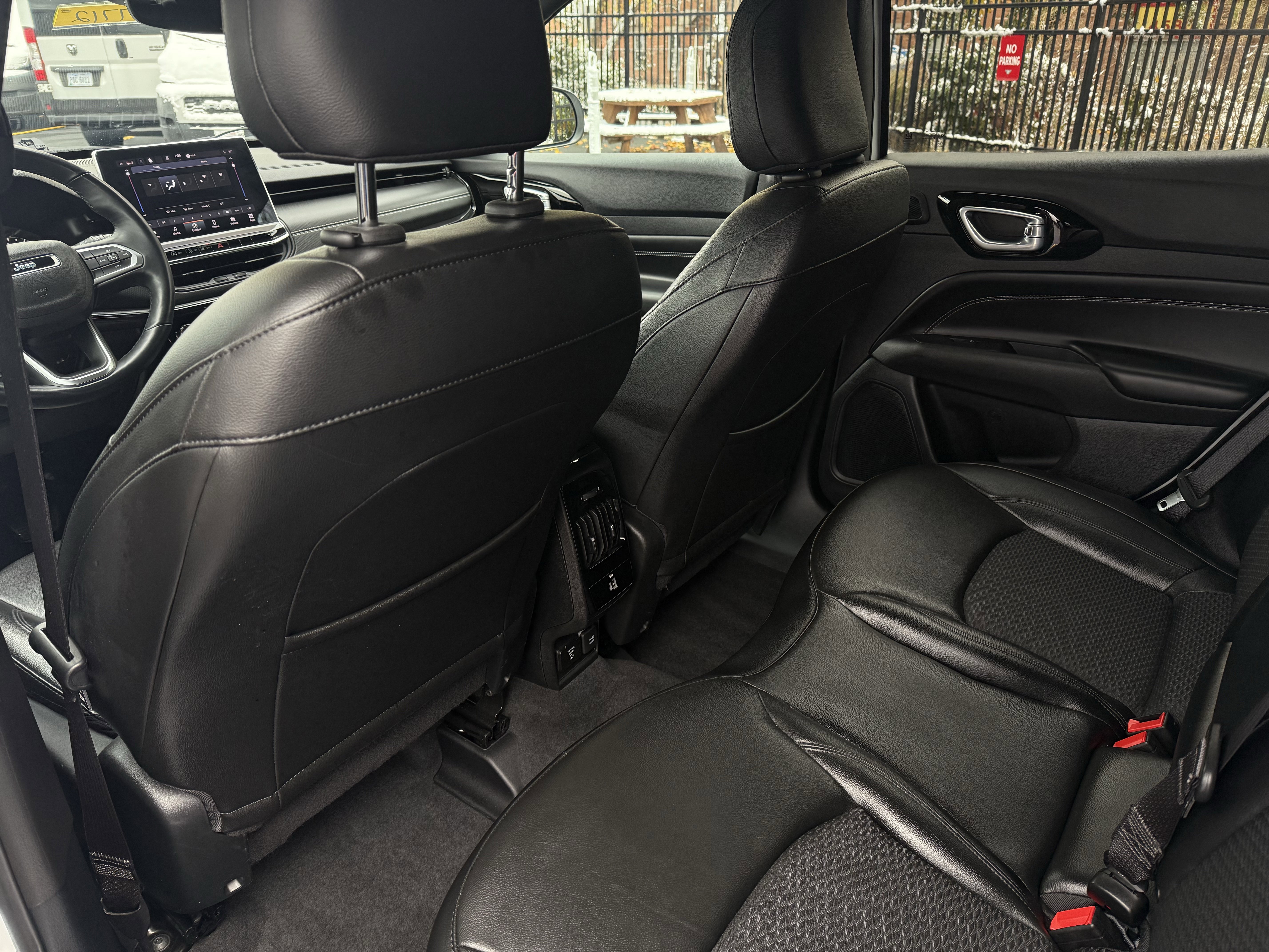 Used 2022 Jeep Compass Altitude w/ Sun and Sound Group image 29