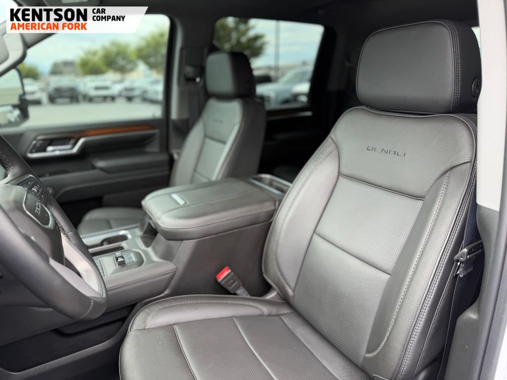 Used 2025 GMC Sierra 3500 Denali w/ Denali Reserve Package AWD/4WD image 30