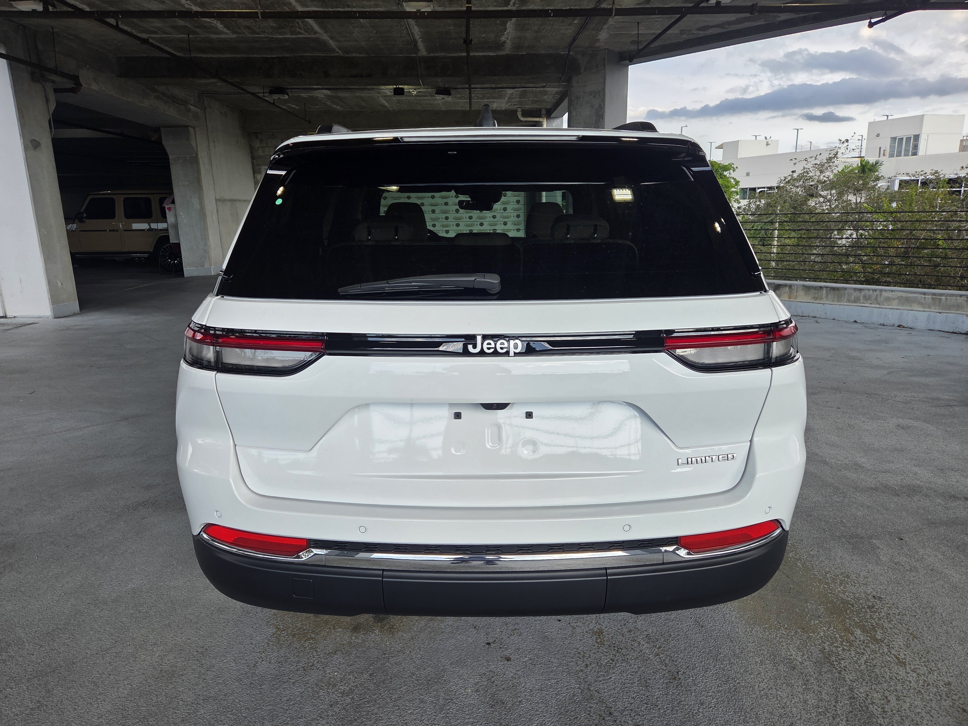 New 2025 Jeep Grand Cherokee Limited RWD image 6