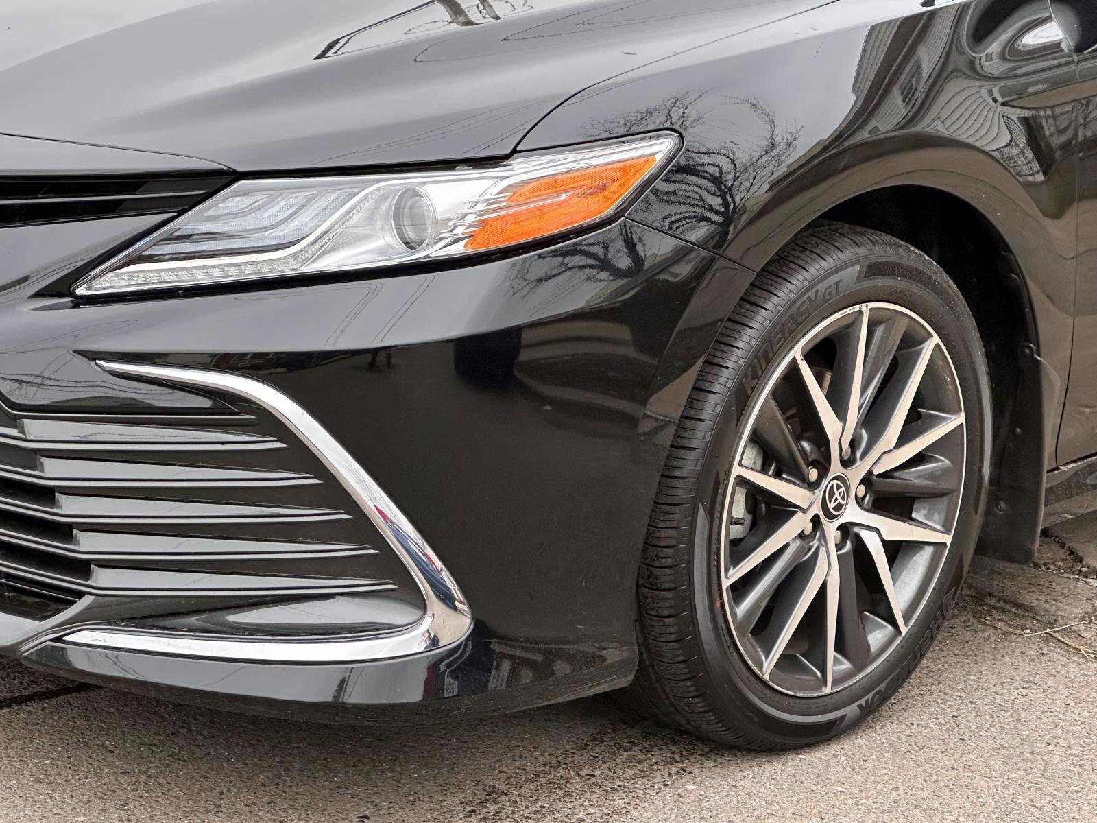 Used 2022 Toyota Camry XLE w/ Navigation Upgrade Package image 9