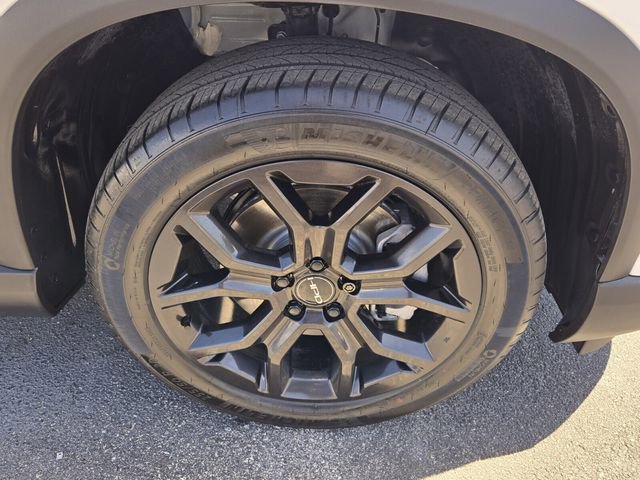 Used 2025 Honda Pilot Touring image 17