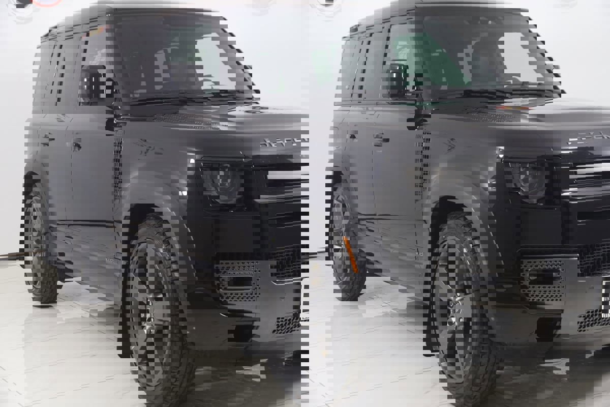 Used 2023 Land Rover Defender 110 V8 image 39