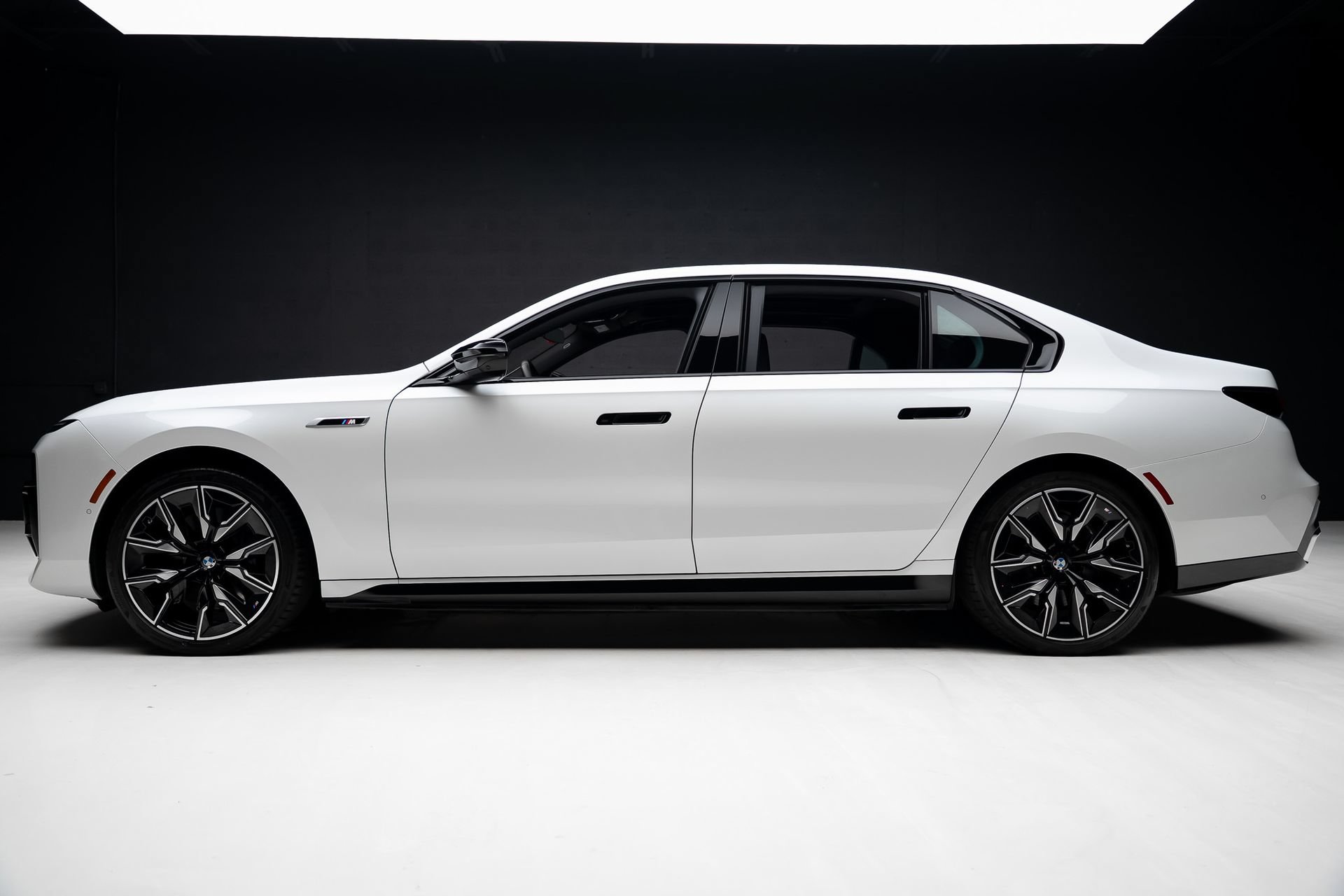 Used 2024 BMW i7 M70 AWD/4WD image 18