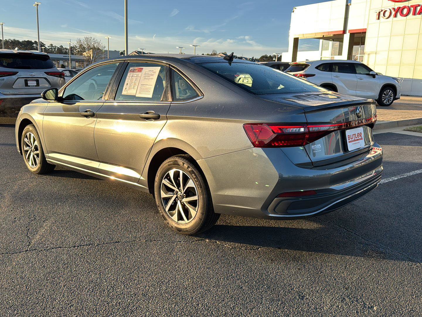 Used 2025 Volkswagen Jetta S image 3