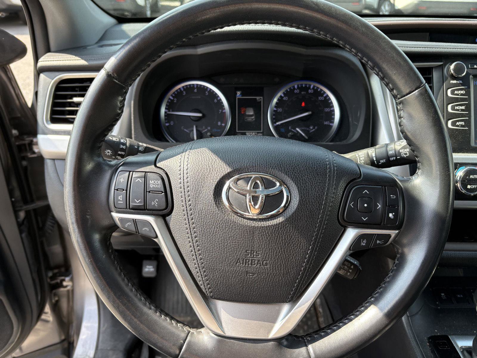 Used 2019 Toyota Highlander XLE image 10