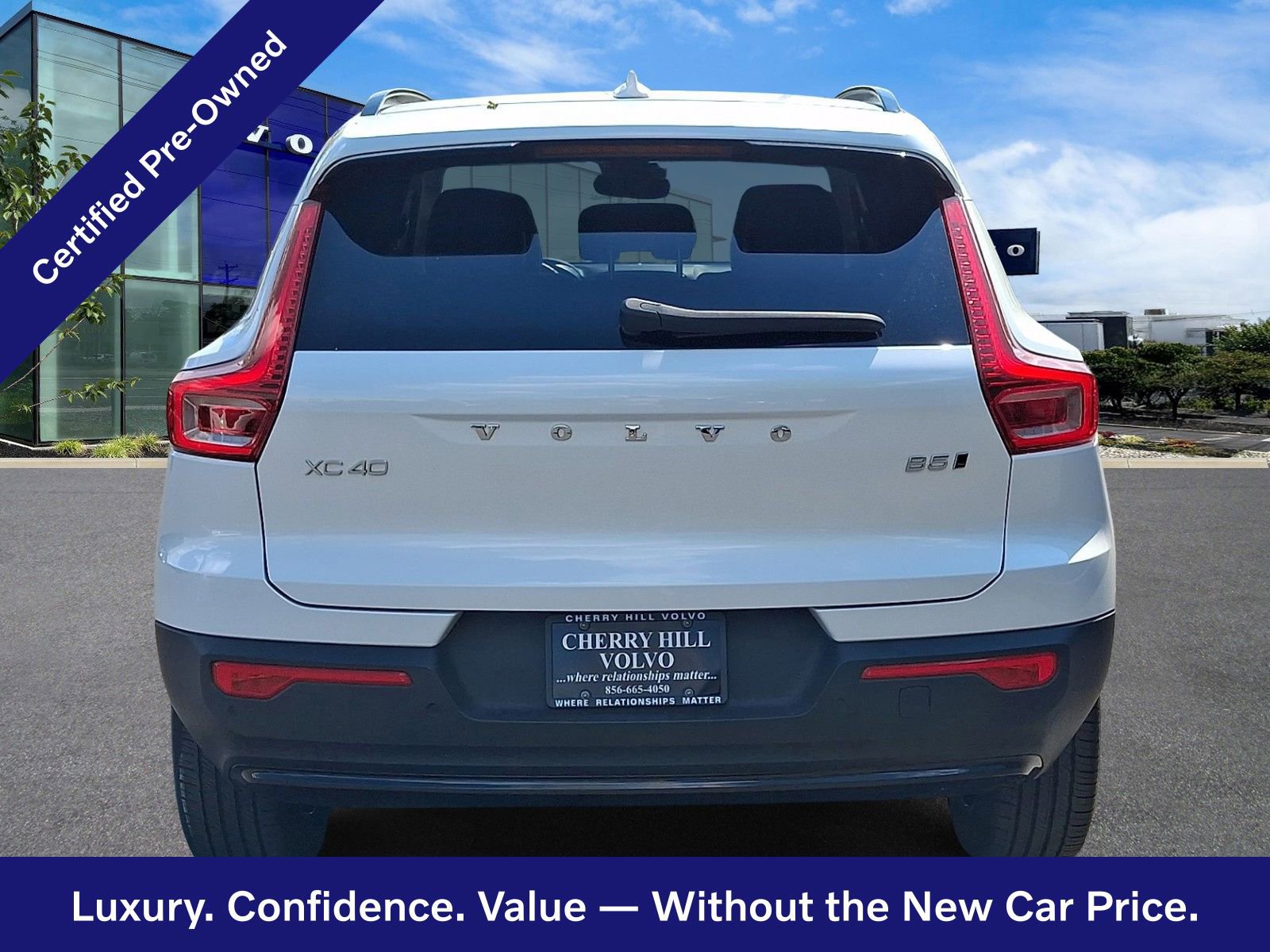 Used 2023 Volvo XC40 B5 Plus w/ Driver Assist Package AWD/4WD image 6