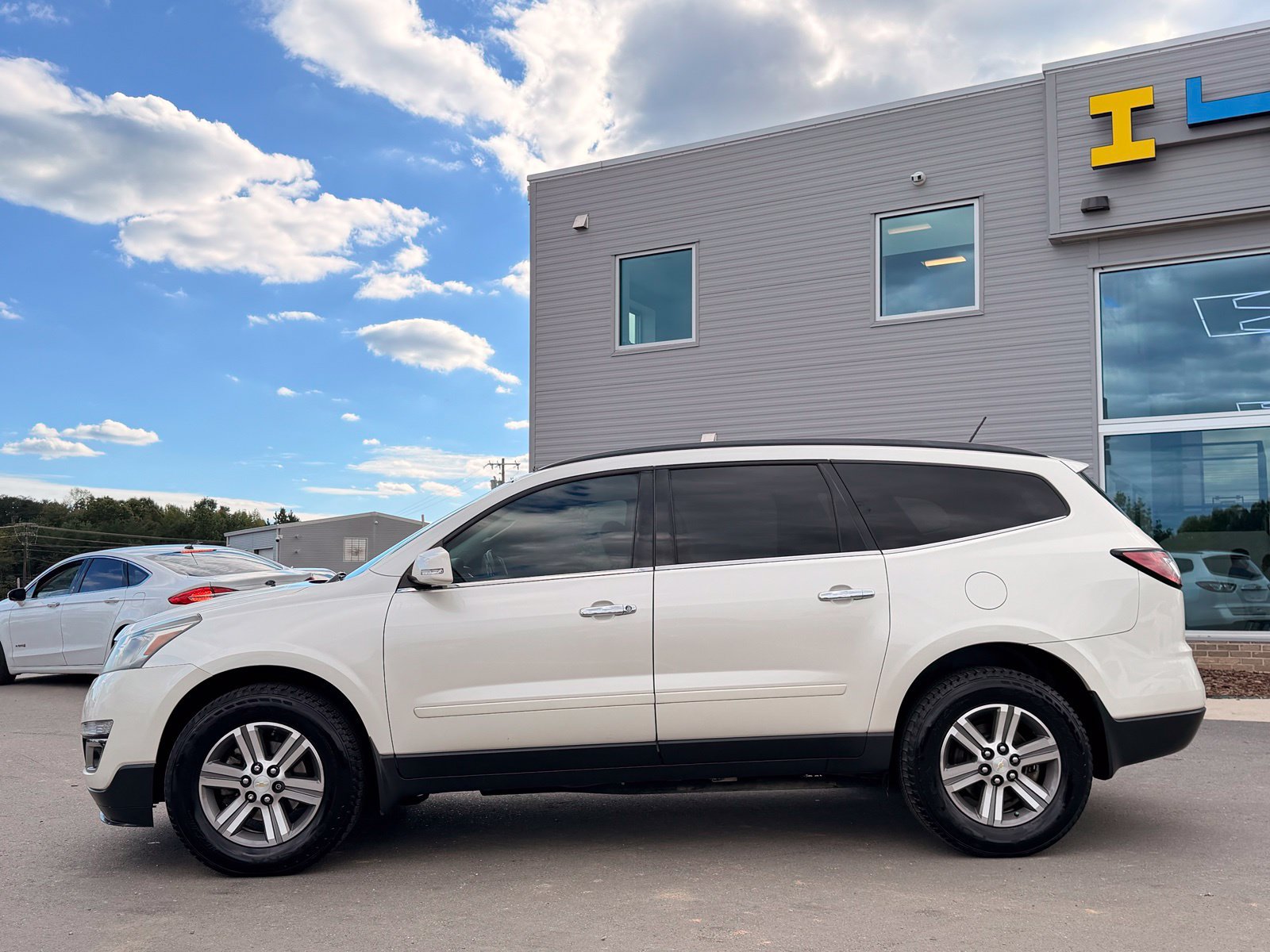 Used 2015 Chevrolet Traverse LT AWD/4WD image 12