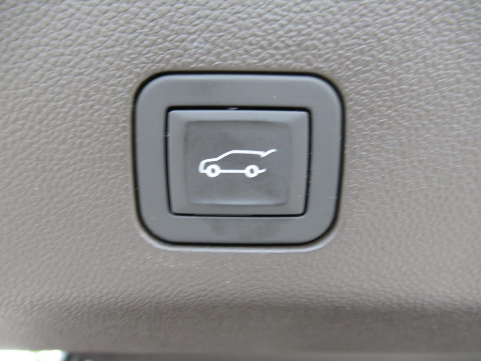 Used 2024 GMC Yukon XL Denali RWD image 39
