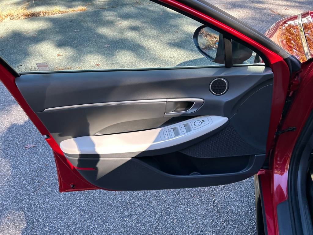 Used 2022 Hyundai Sonata SEL w/ Preferred Accessory Package image 12