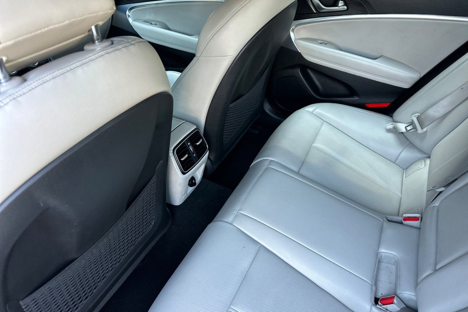Used 2022 Genesis G70 2.0T RWD image 14