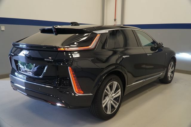 Certified 2024 Cadillac Lyriq Tech w/ Driver Assist Package AWD/4WD image 7