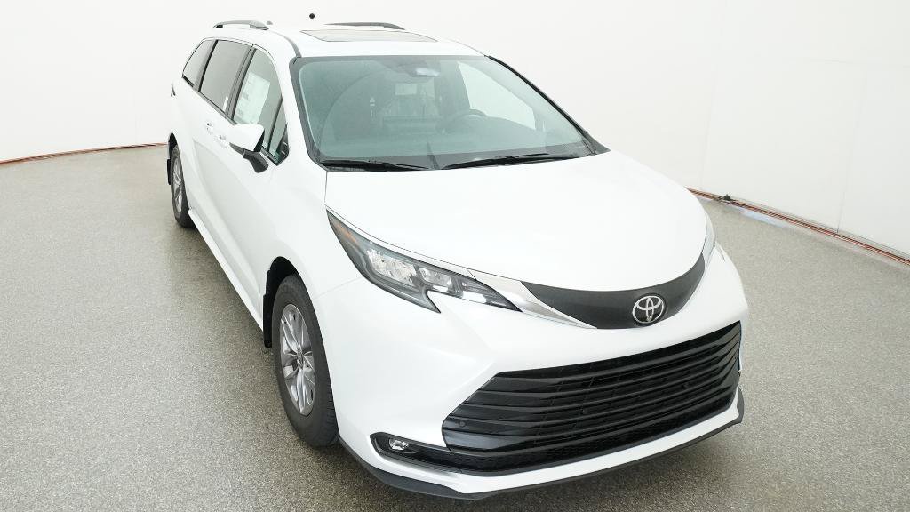 New 2026 Toyota Sienna XLE FWD image 17