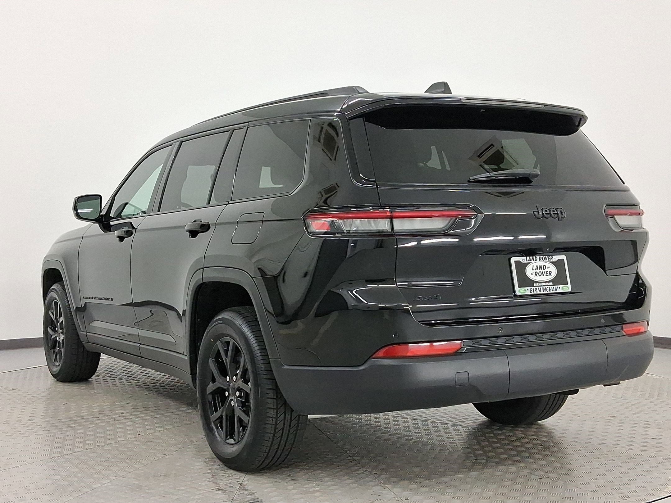 Used 2024 Jeep Grand Cherokee L Laredo image 3