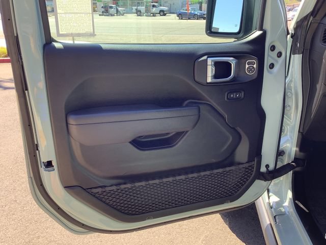 Used 2024 Jeep Wrangler Unlimited AWD/4WD image 9