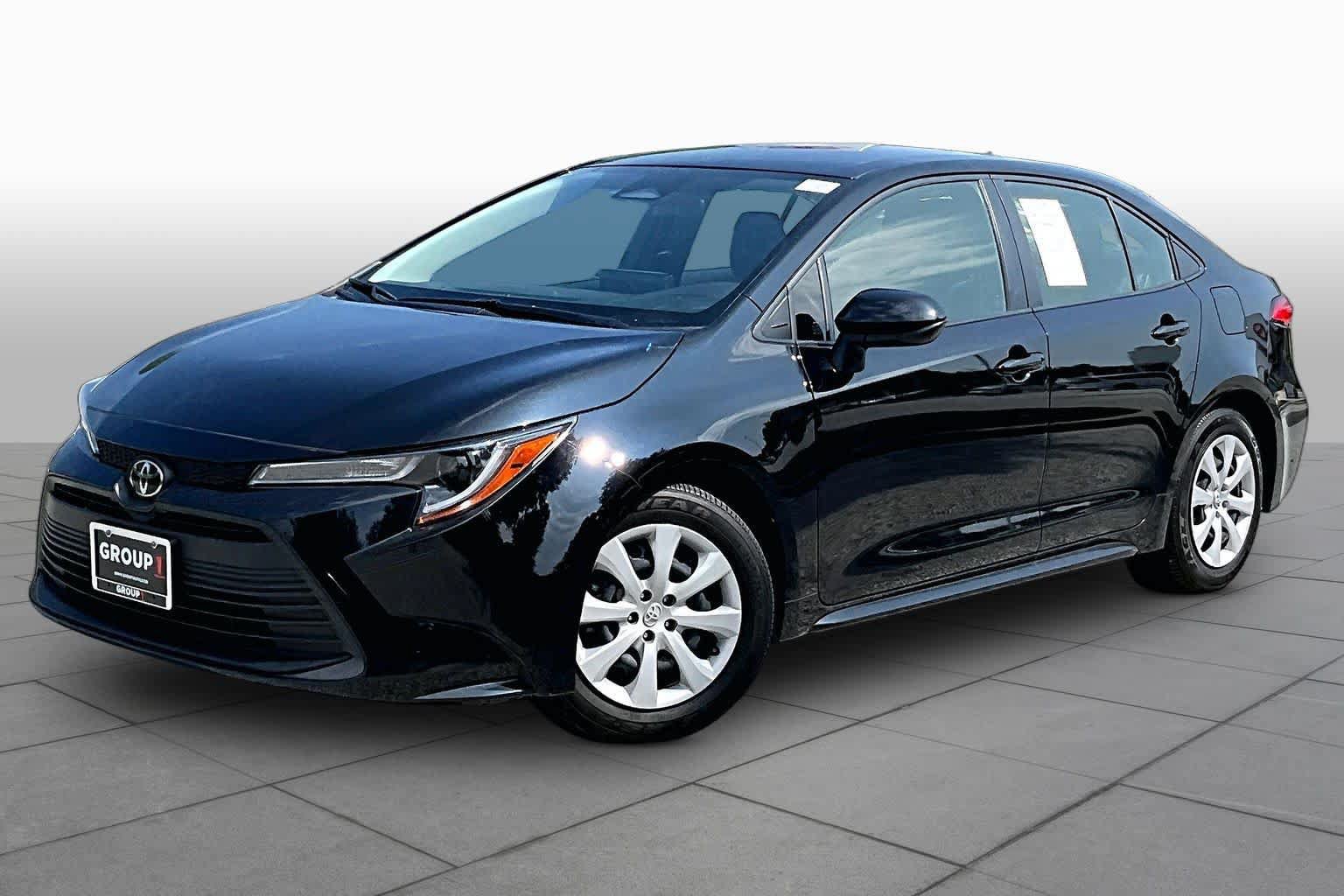 Used 2024 Toyota Corolla LE FWD image 2