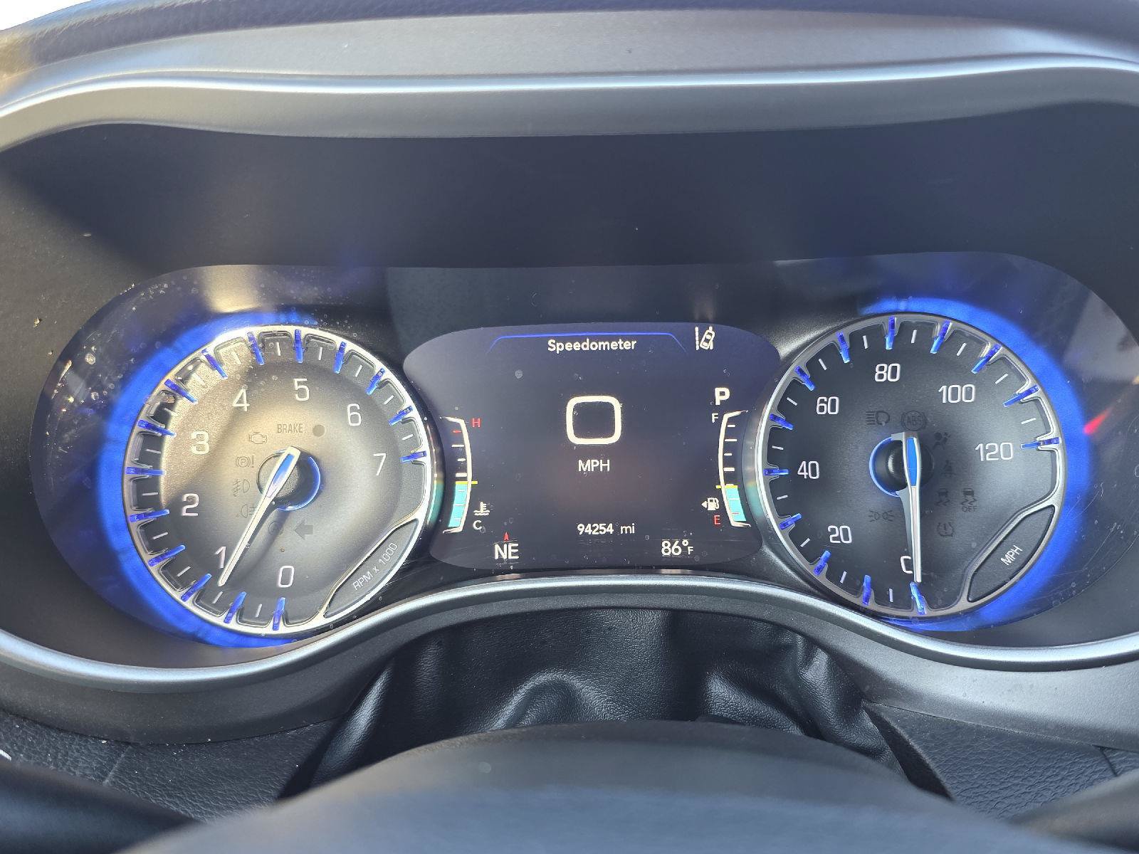 Used 2024 Chrysler Pacifica Touring-L FWD image 24
