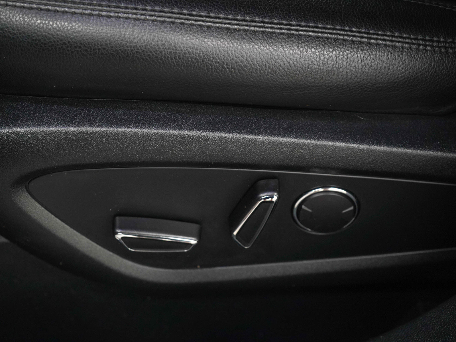 Used 2020 Lincoln Nautilus Premier AWD/4WD image 26