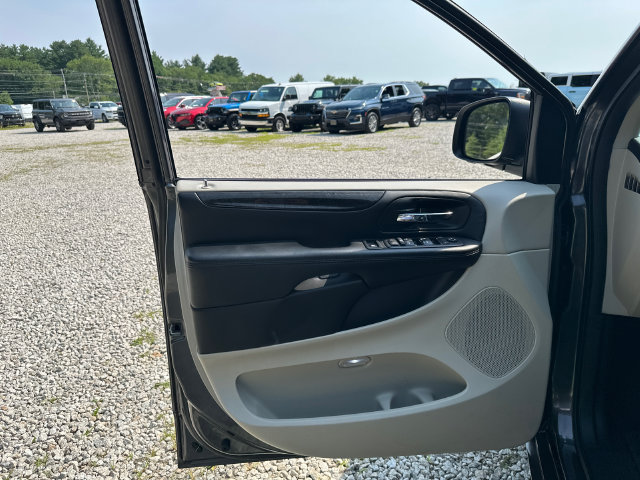 Used 2018 Dodge Grand Caravan SE w/ UConnect Hands-Free Group FWD image 25