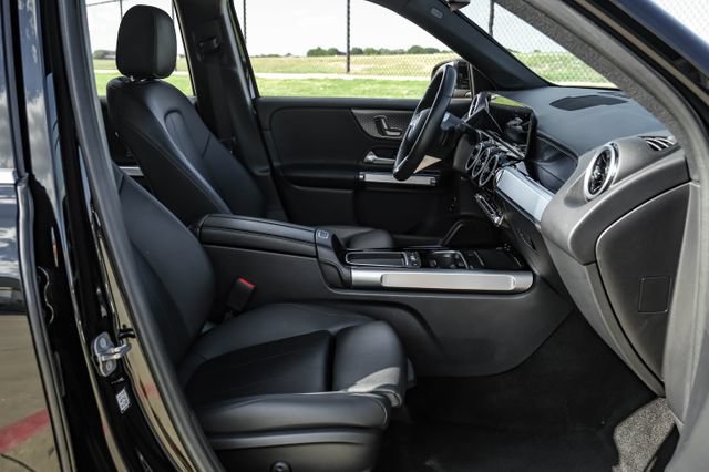 Used 2025 Mercedes-Benz GLB 250 image 34