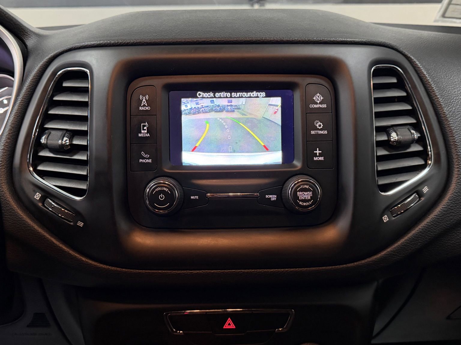 Used 2018 Jeep Compass Latitude image 32