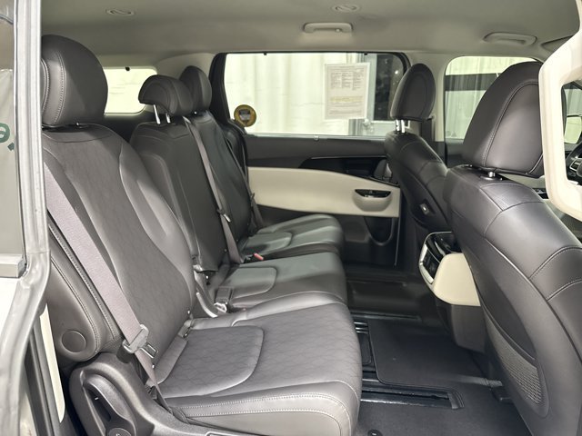 Certified 2024 Kia Carnival SX FWD image 33