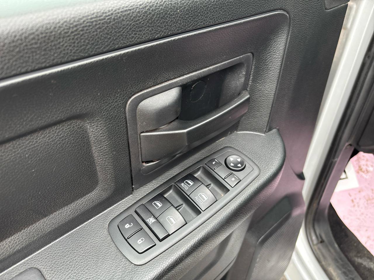 Used 2018 RAM 1500 ST w/ SXT Appearance Group image 10