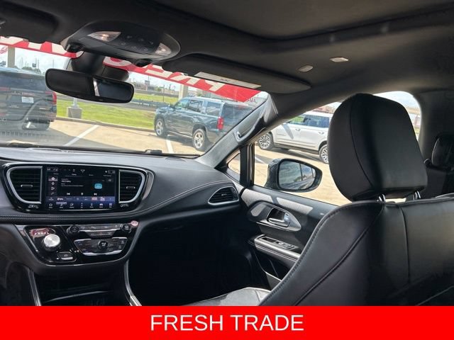Used 2024 Chrysler Pacifica Premium FWD image 38