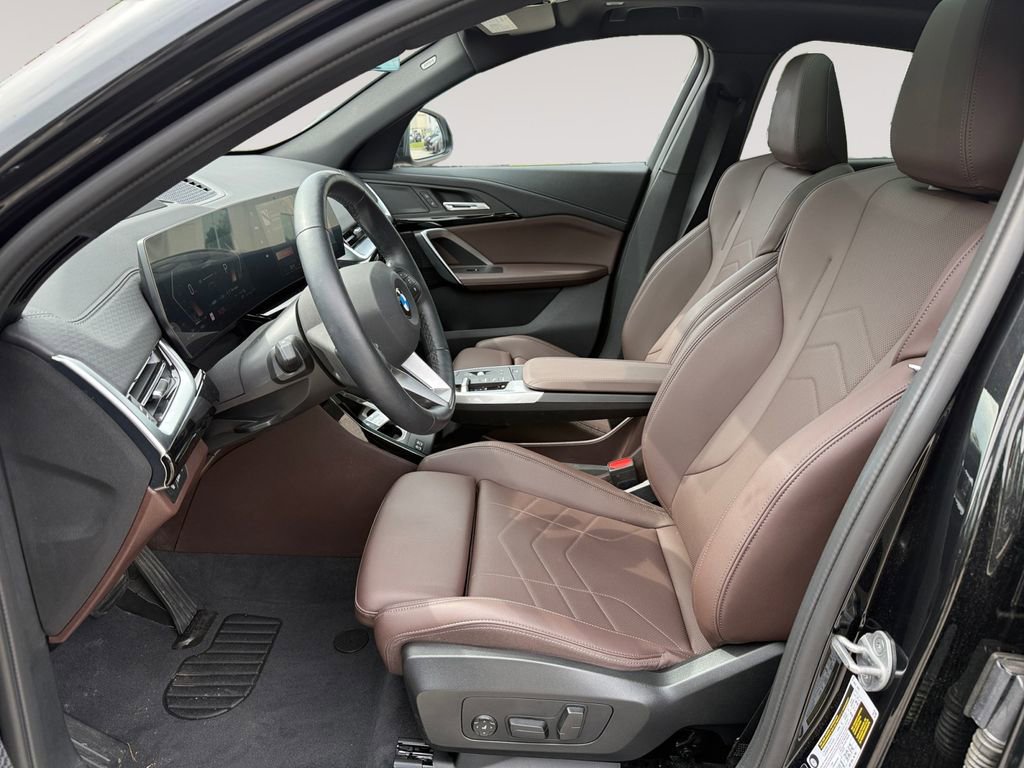 Certified 2025 BMW X2 xDrive28i AWD/4WD image 2