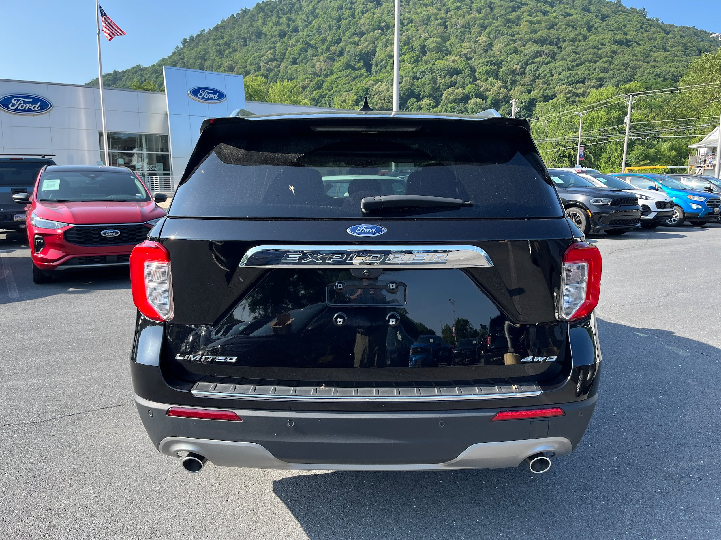 Certified 2023 Ford Explorer Limited w/ Limited Technology Package AWD/4WD image 6