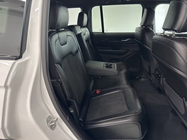 Used 2023 Jeep Grand Cherokee Altitude AWD/4WD image 28