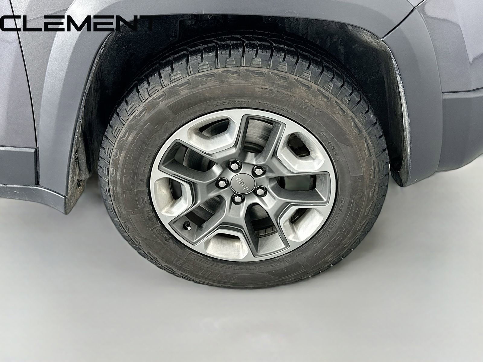 Used 2019 Jeep Cherokee Trailhawk w/ Cold Weather Group image 36