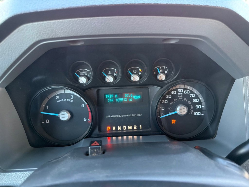 Used 2011 Ford F550 4x4 Crew Cab Super Duty w/ XLT Interior Pkg image 32