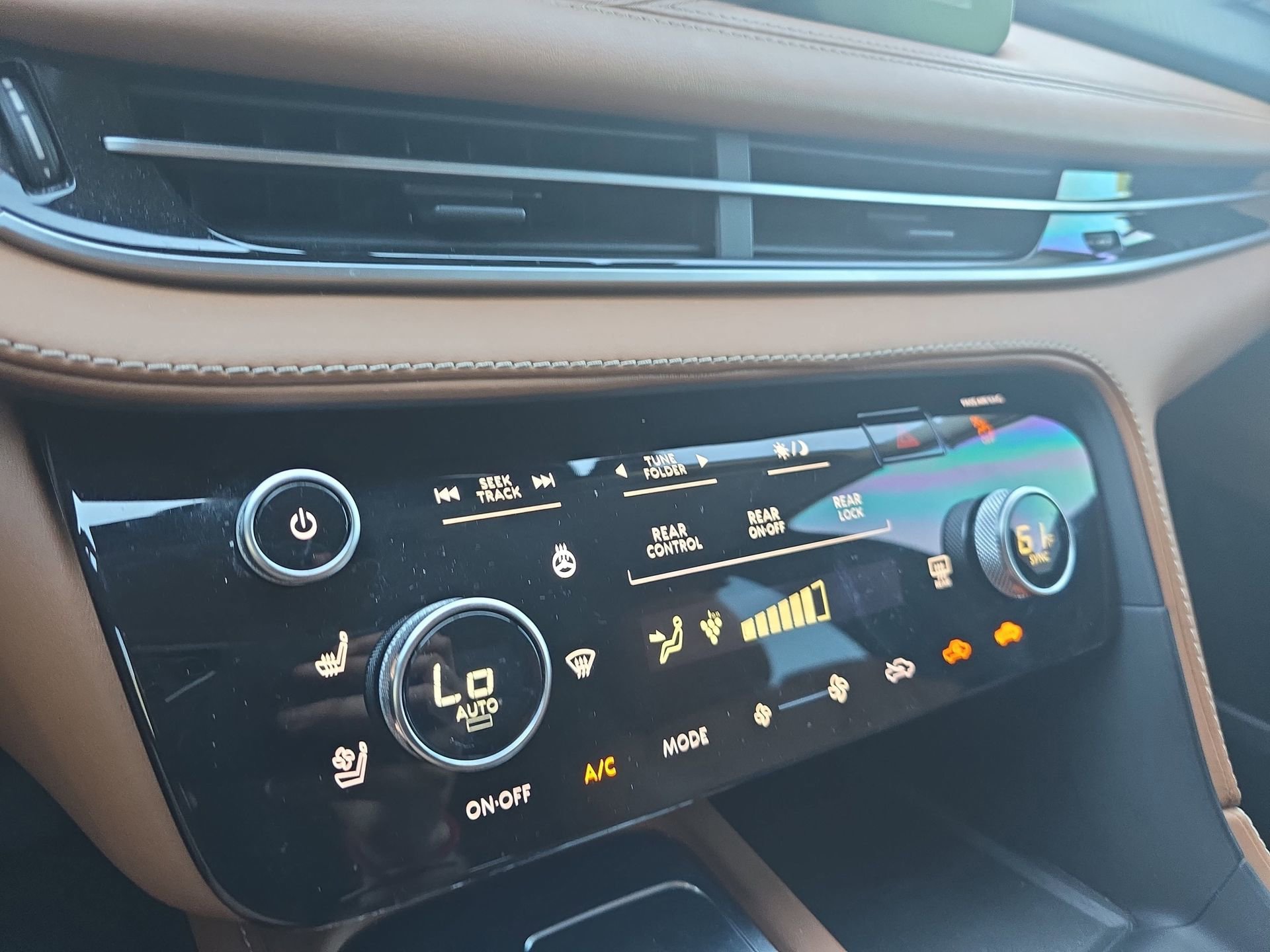 Certified 2023 INFINITI QX60 Sensory w/ Vision Package AWD/4WD image 24