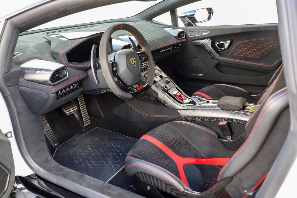 Used 2018 Lamborghini Huracan Performante AWD/4WD image 39