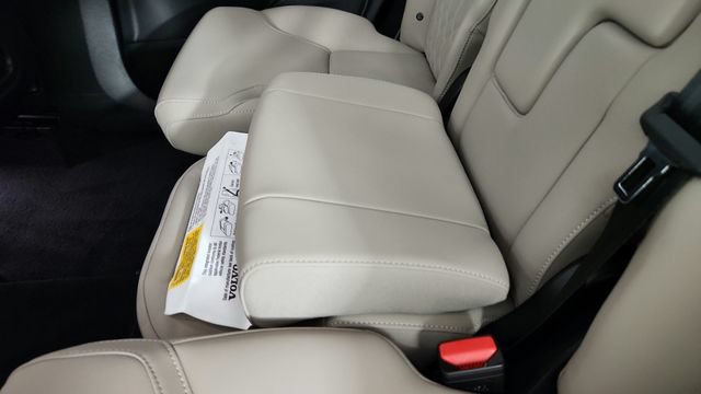 Certified 2026 Volvo XC90 B6 Plus w/ Protection Package Premier AWD/4WD image 31