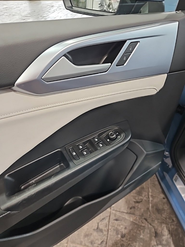 New 2026 Volkswagen Taos SE image 26