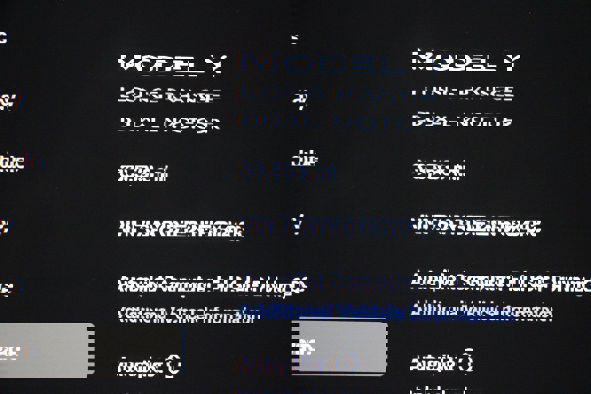 Used 2022 Tesla Model Y Long Range image 24