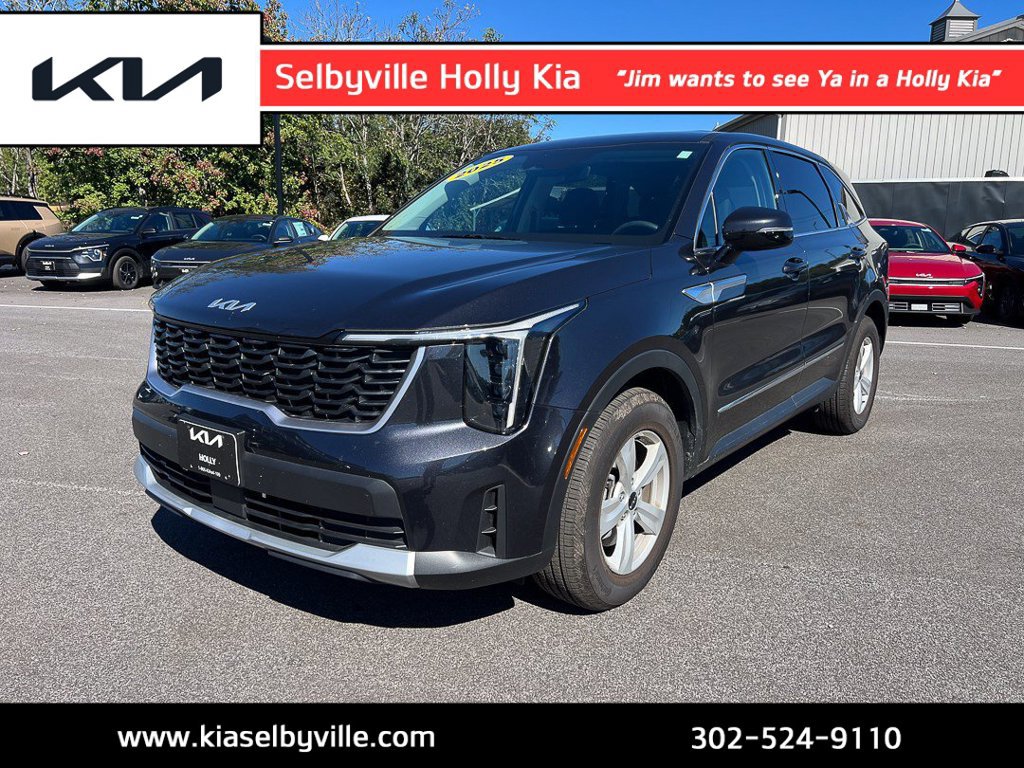 Certified 2025 Kia Sorento LX FWD image 1