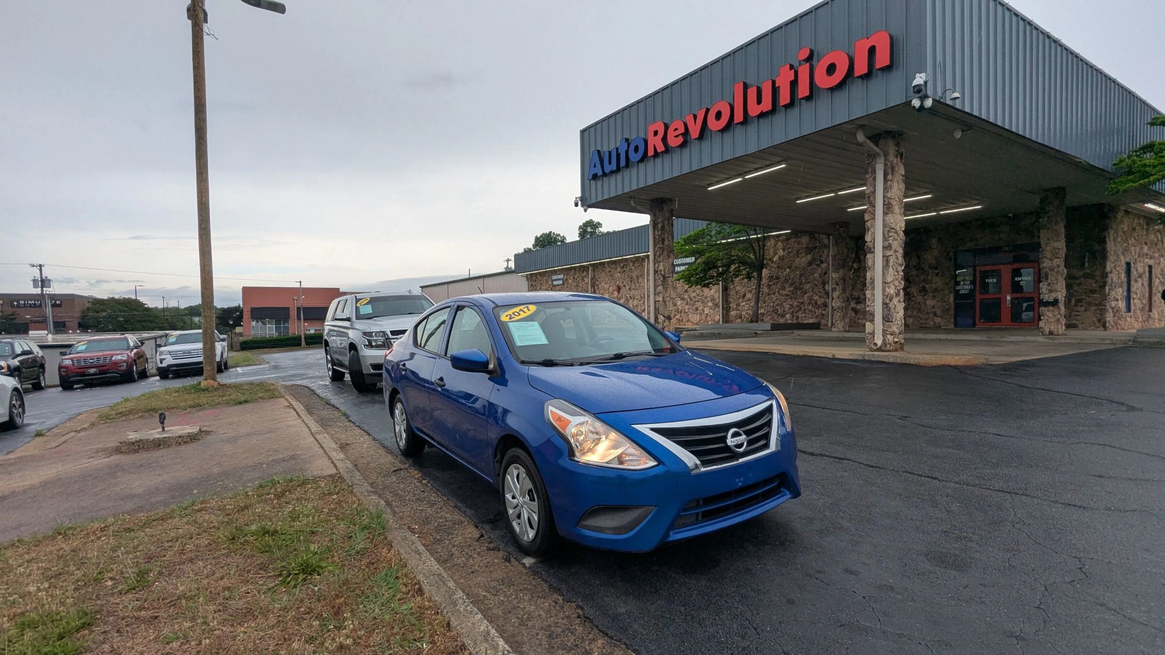 Used 2017 Nissan Versa S Plus FWD image 1