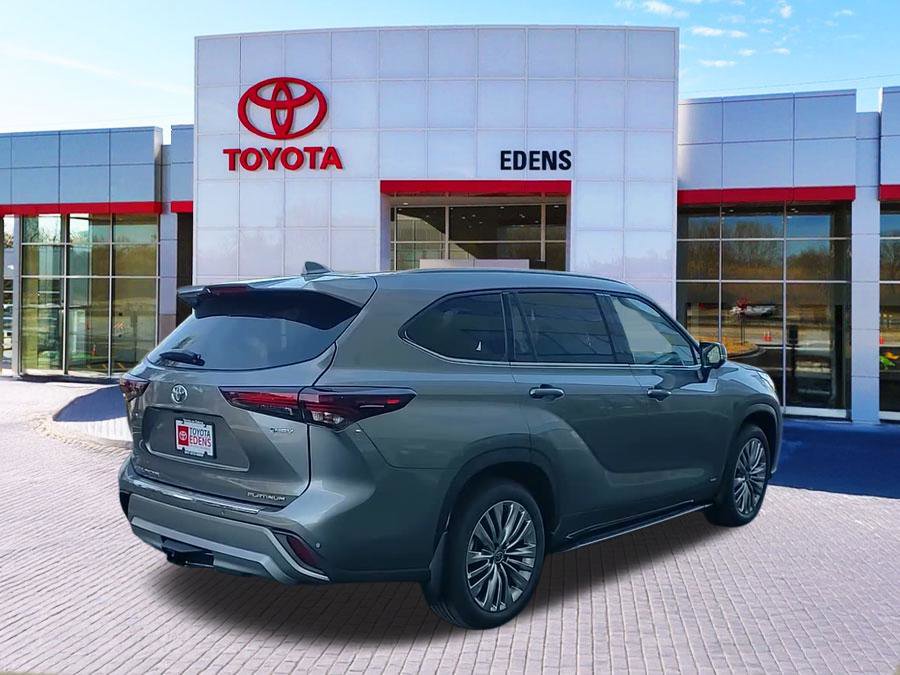 New 2026 Toyota Highlander Platinum image 3